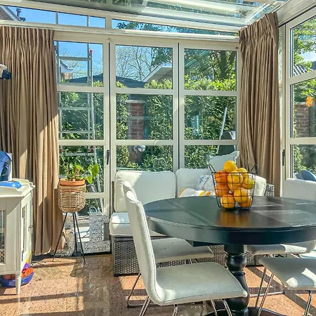 Beautiful In With Kitchen Holiday home